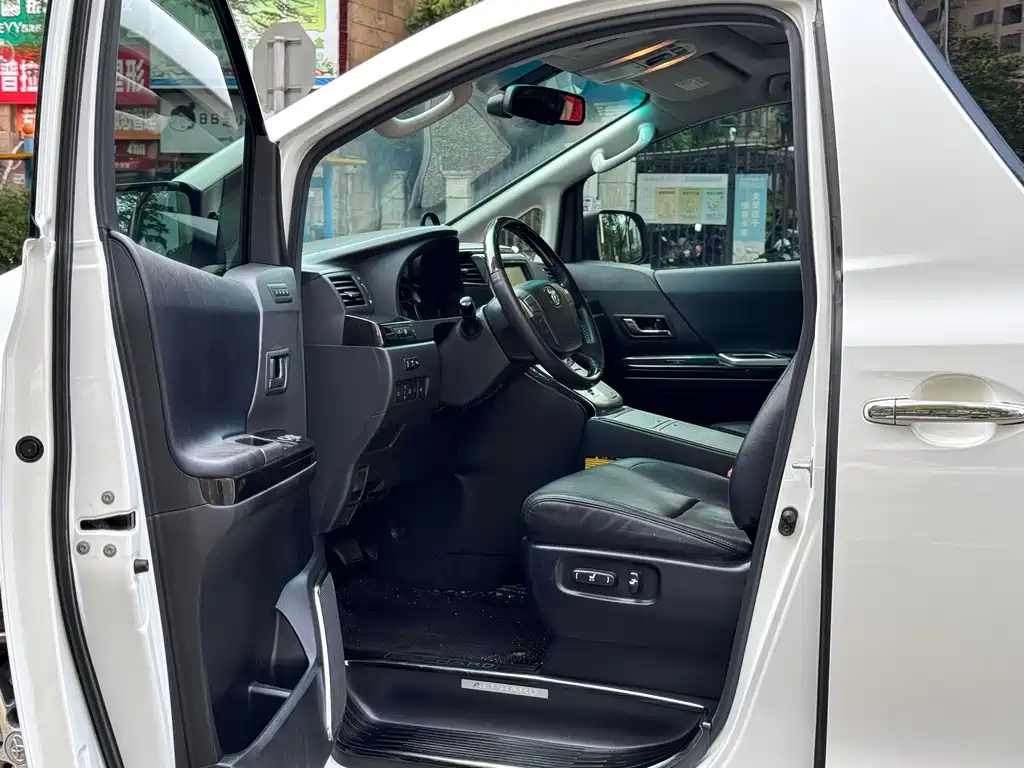 Toyota Alphard 2014 — фото 12