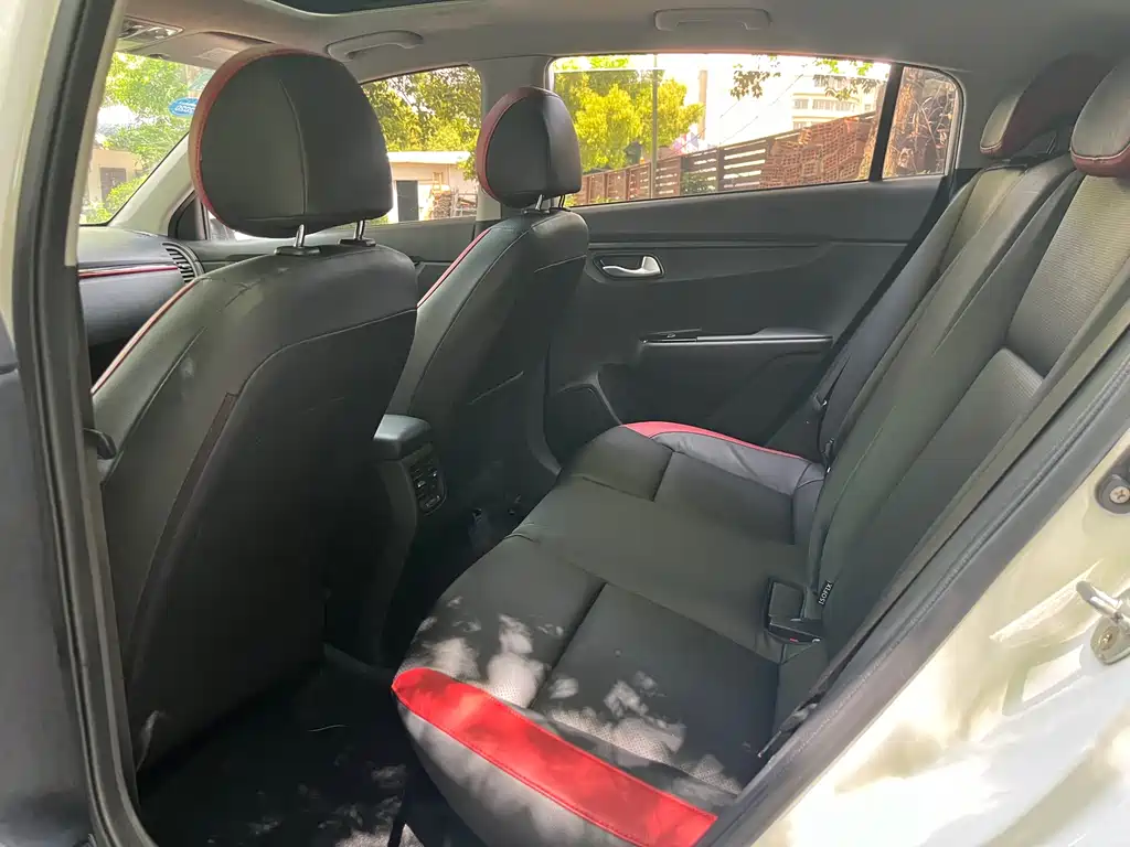 Kia KX Cross 2019 — фото 10