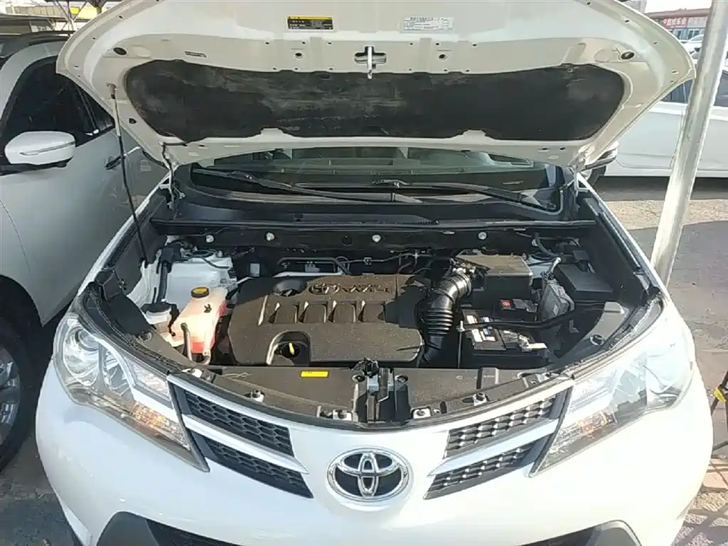 Toyota RAV4 2015 — фото 20