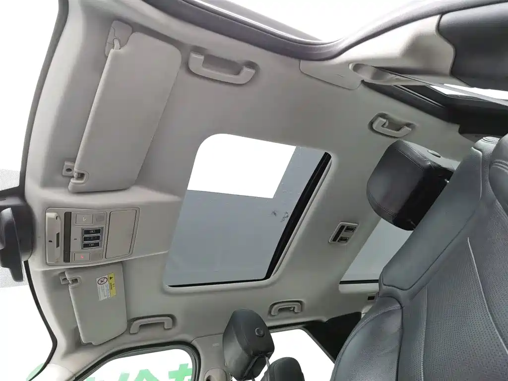 Land Rover Discovery 2018 — фото 14