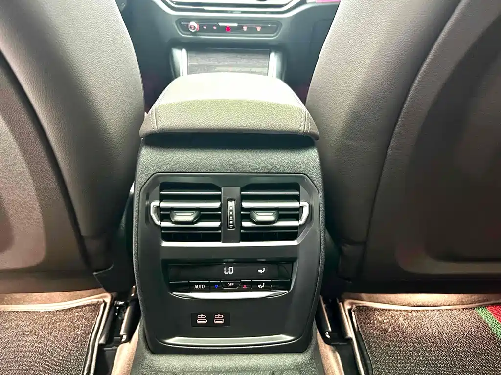 BMW 3 Series 2025 — фото 17