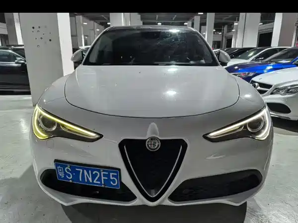 Alfa Romeo Stelvio 2017