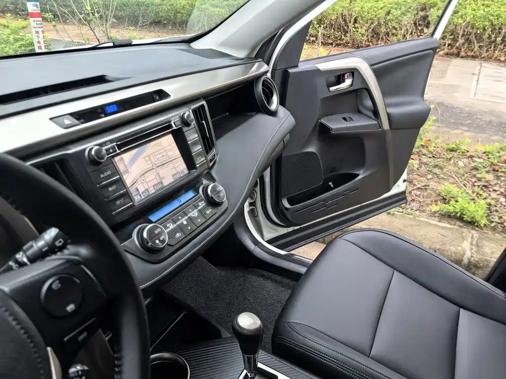 Toyota RAV4 2014 — фото 12