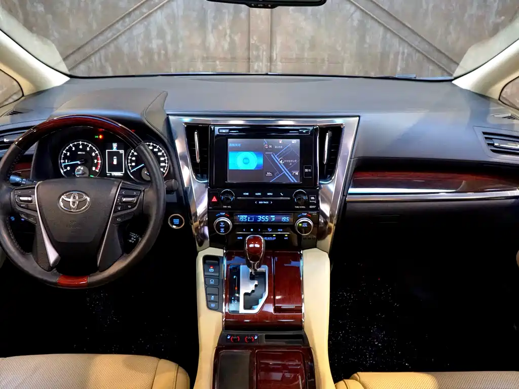 Toyota Alphard 2016 — фото 13