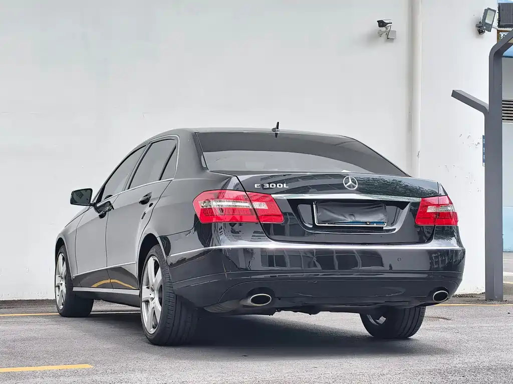 Mercedes-Benz E-Class 2013 — фото 12