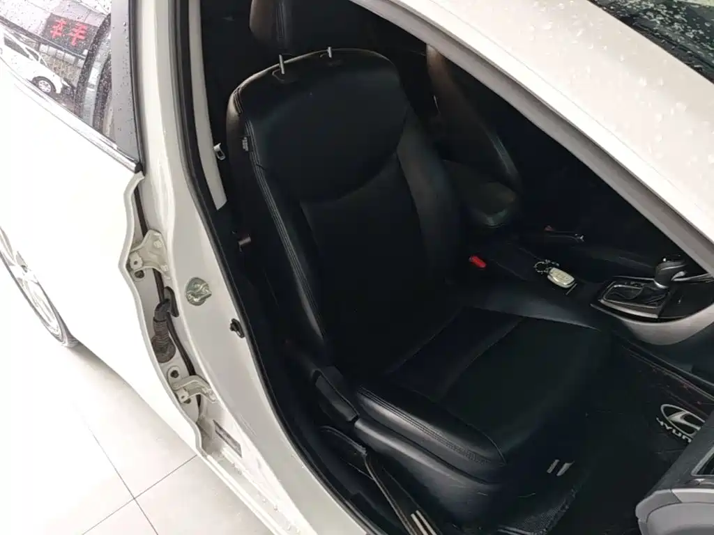 Hyundai Elantra 2017 — фото 25