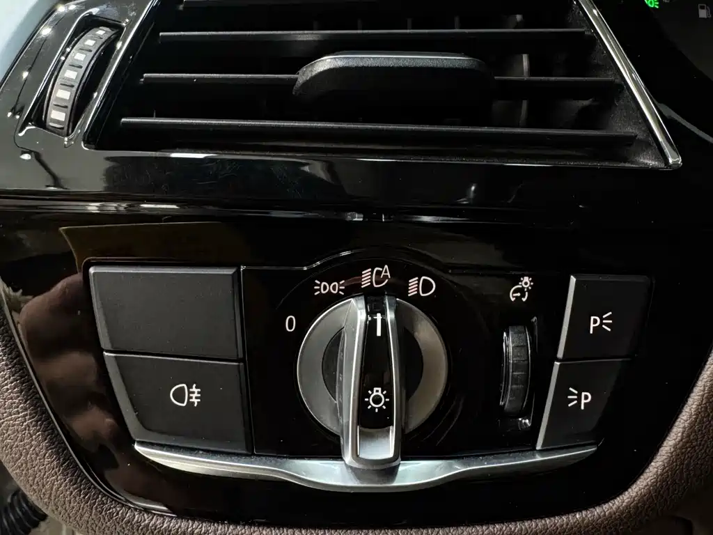 BMW 5 Series 2021 — фото 12