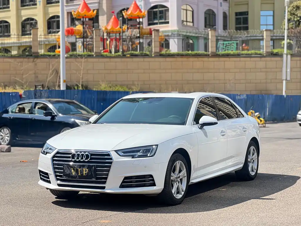Audi A4L 2018 — фото 1