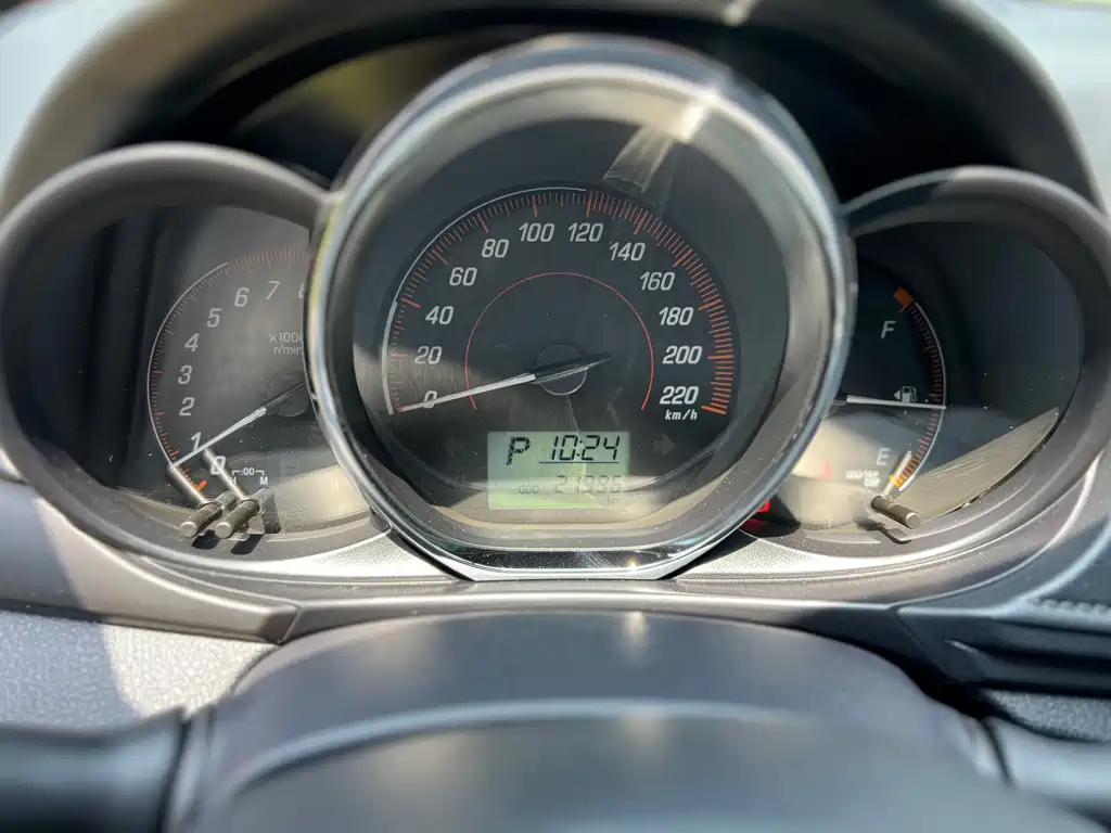 Toyota Yaris L 2021 — фото 12