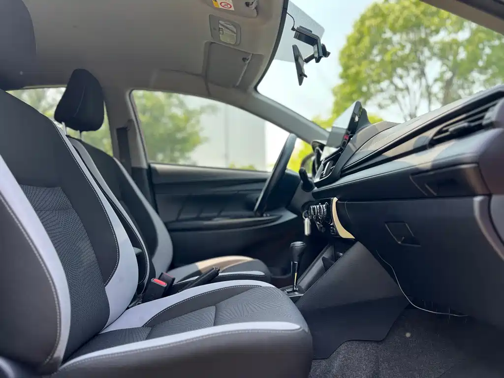 Toyota Yaris L 2021 — фото 20