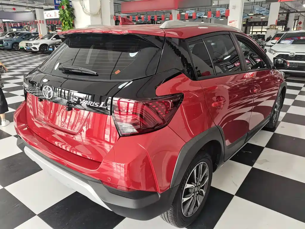 Toyota Yaris L 2023 — фото 13