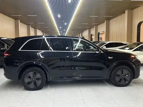 Li Auto L8 2025