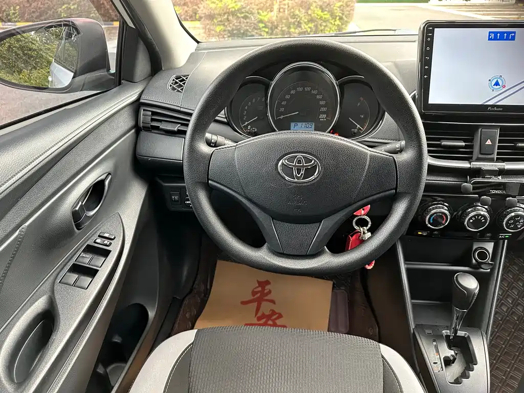 Toyota Yaris L 2021 — фото 9