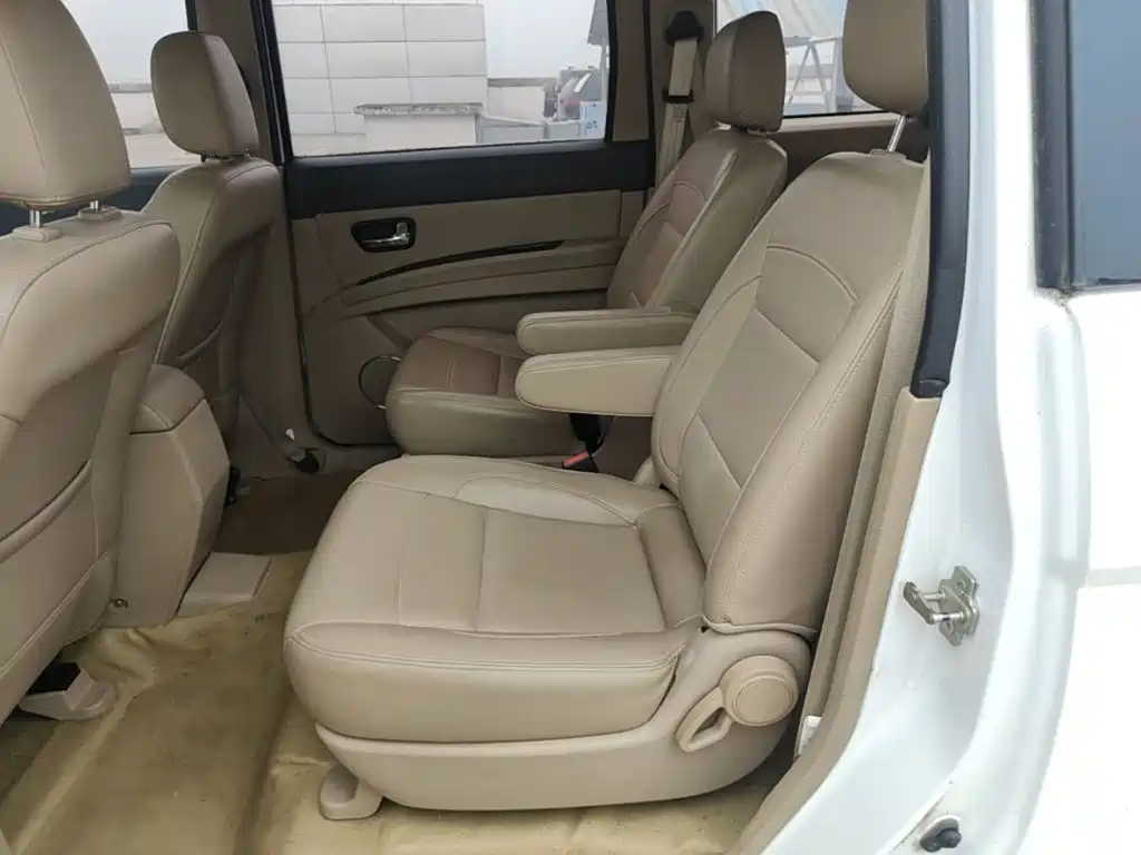 Wuling Hongguang 2015 — фото 17