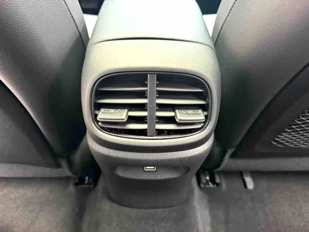 Hyundai Elantra 2022 — фото 12