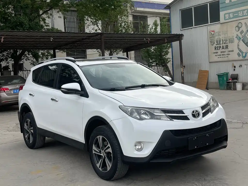 Toyota RAV4 2015 — фото 3