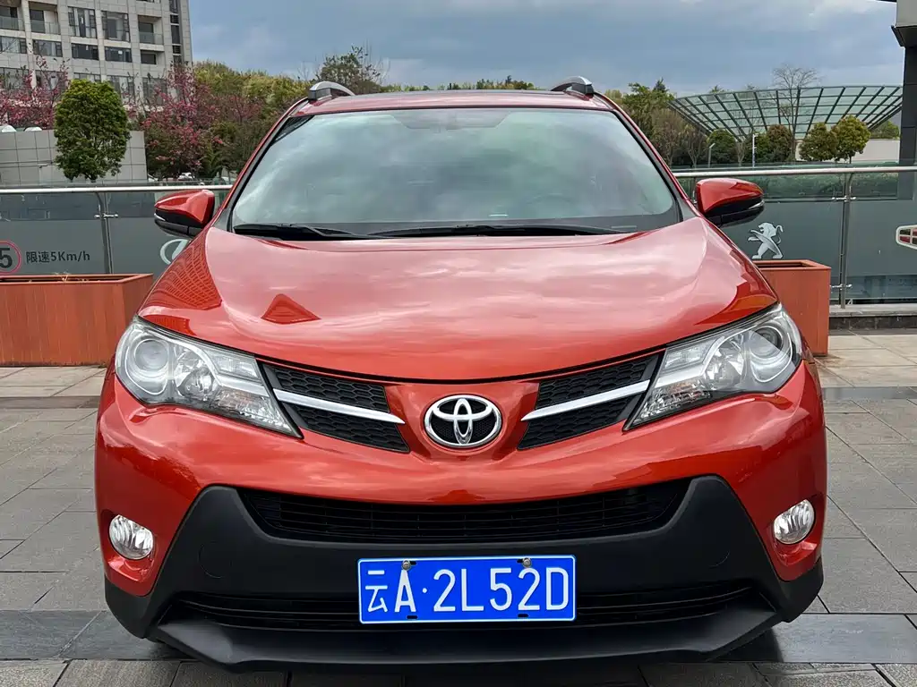 Toyota RAV4 2013 — фото 2