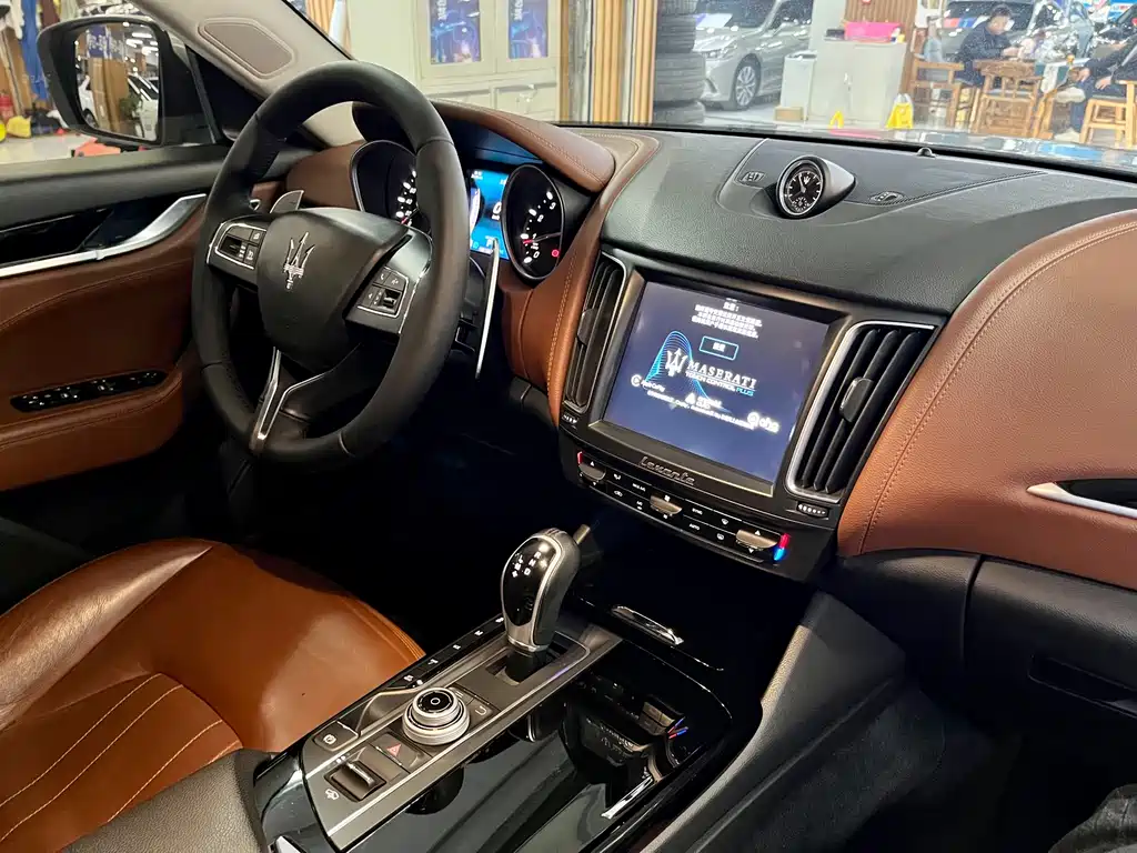Maserati Levante 2016 — фото 16