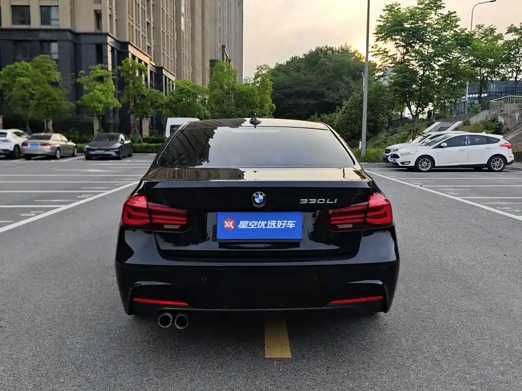 BMW 3 Series 2019 — фото 16