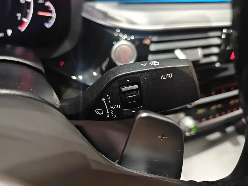 BMW 5 Series 2019 — фото 21