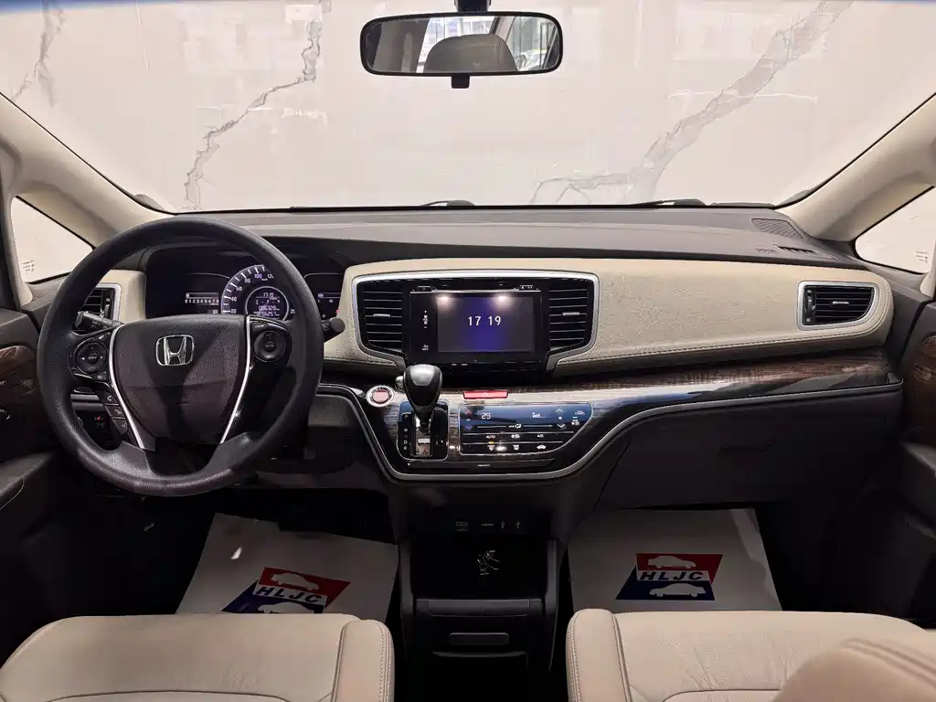 Honda Odyssey 2017 — фото 16
