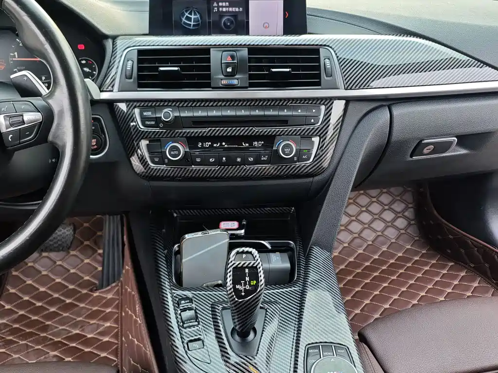 BMW 3 Series 2019 — фото 14