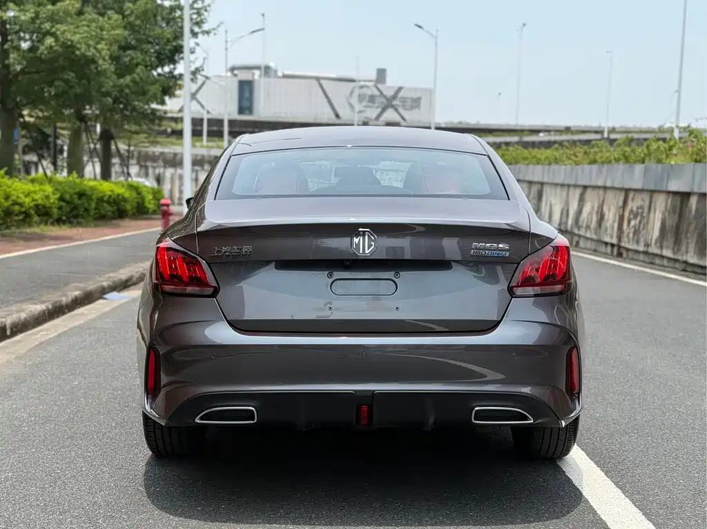 MG MG5 2021