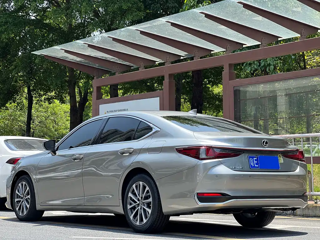 Lexus ES 2023 — фото 25
