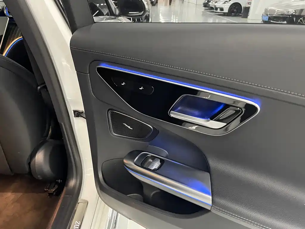 Mercedes-Benz C-Class 2023 — фото 8