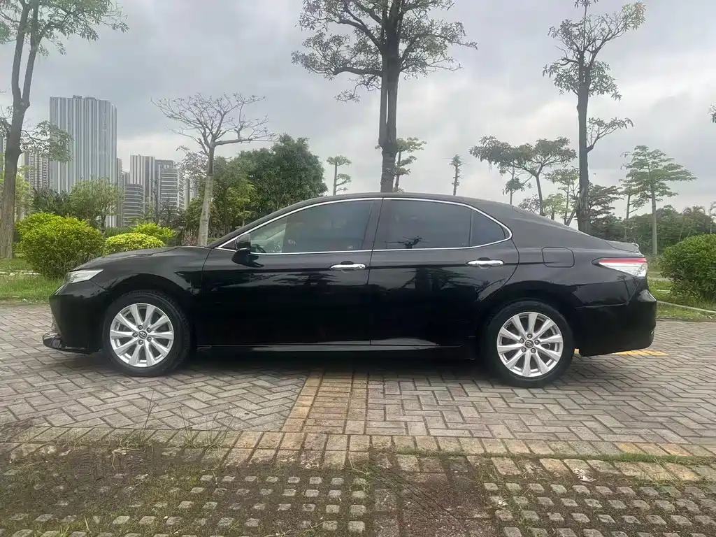 Toyota Camry 2019 — фото 14