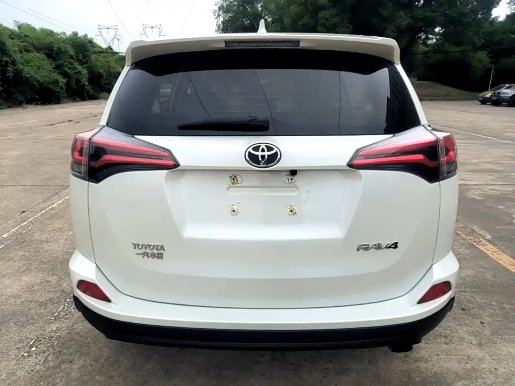 Toyota RAV4 2019 — фото 6
