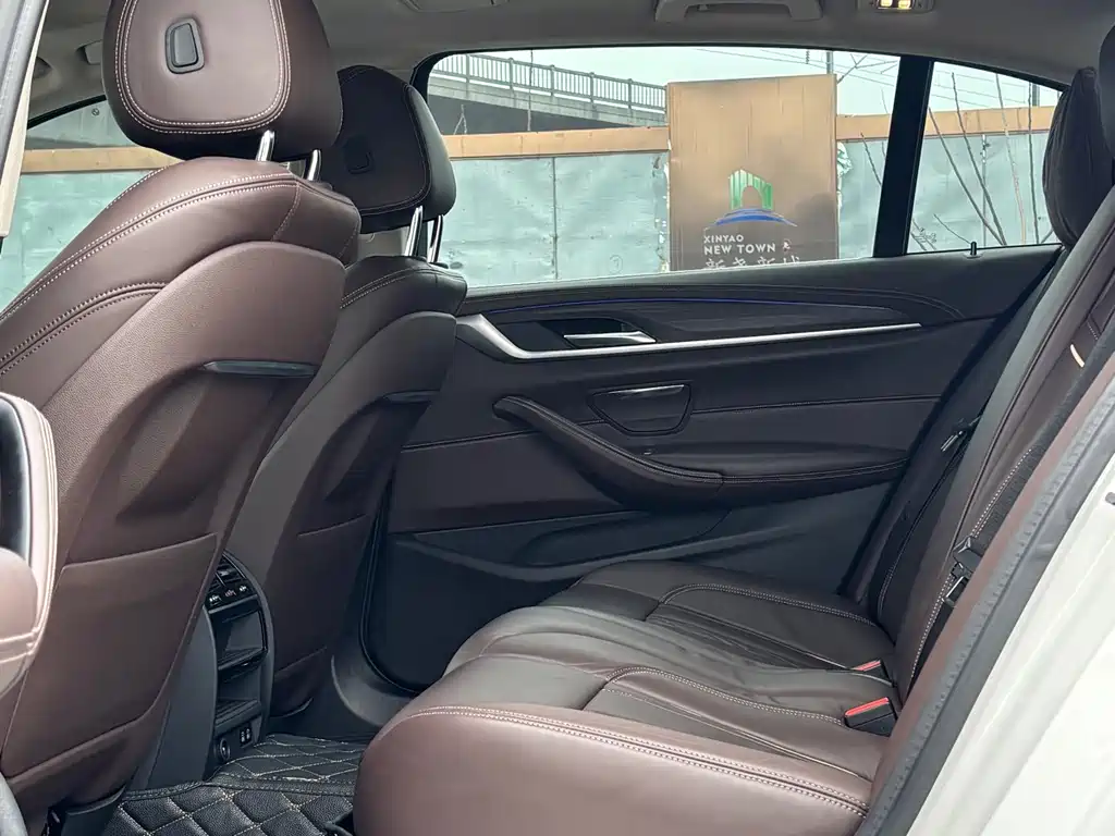 BMW 5 Series New Energy 2020 — фото 10