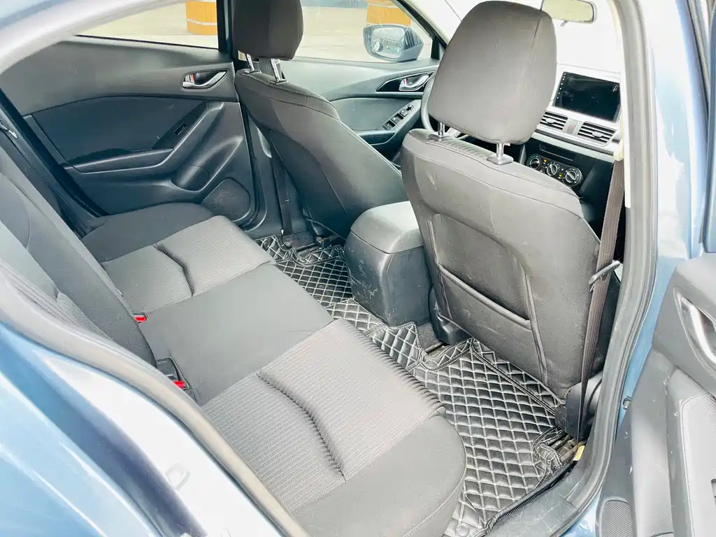 Mazda 3 Angkesela 2015