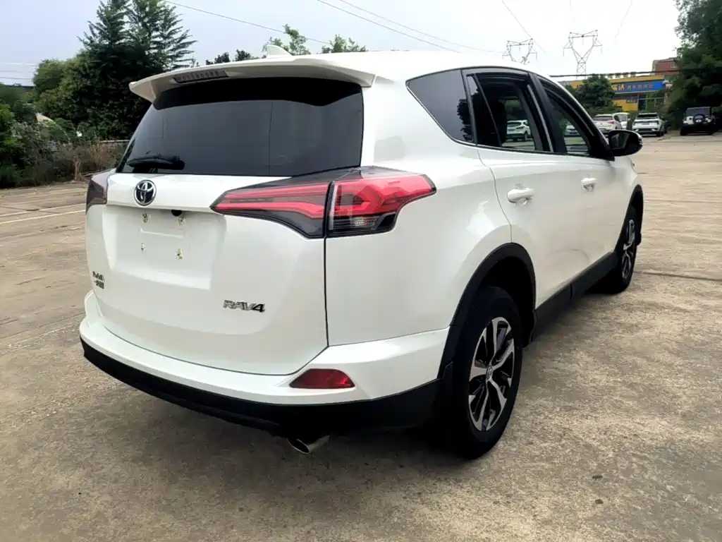 Toyota RAV4 2019 — фото 7