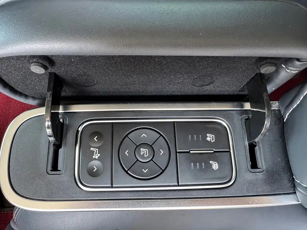 GAC Motor Trumpchi M8 2022 — фото 12