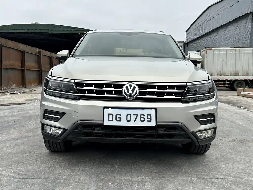 Volkswagen Tiguan L 2017 — фото 11