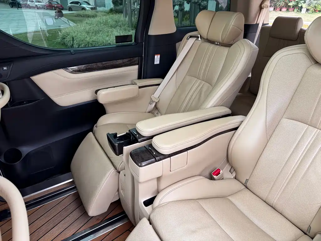 Toyota Alphard 2021 — фото 14