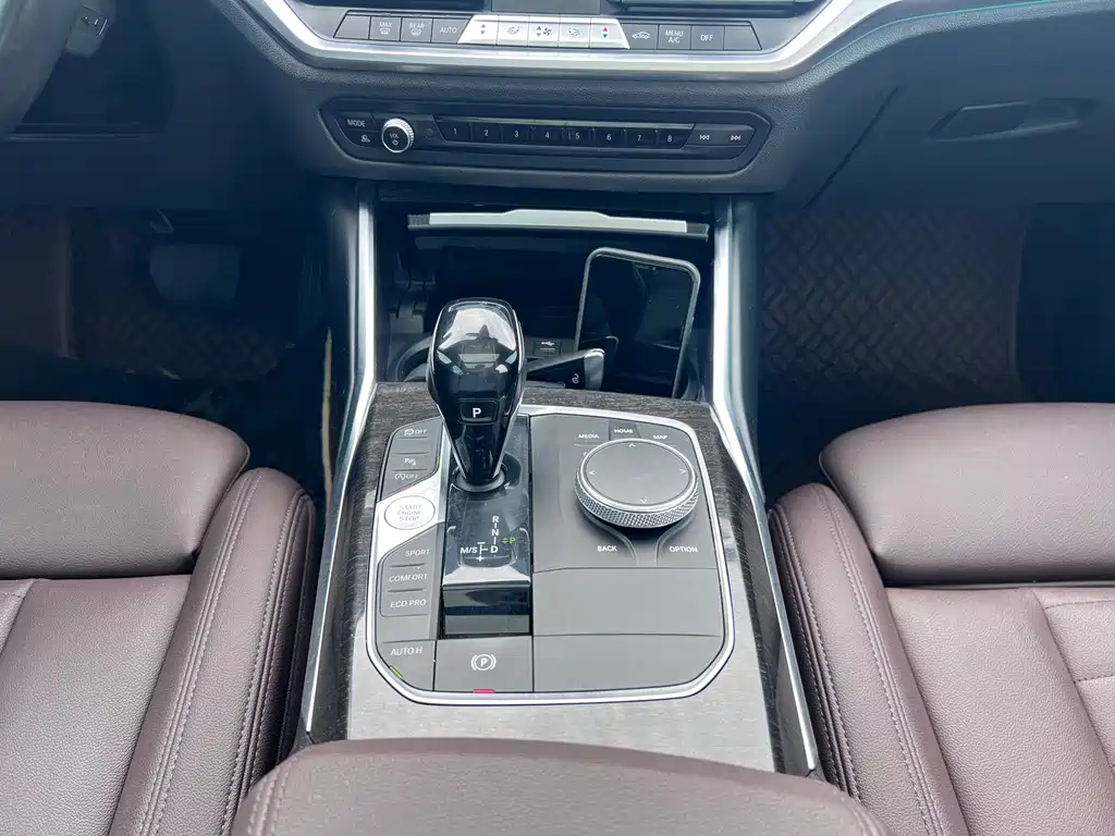 BMW 3 Series 2019 — фото 16