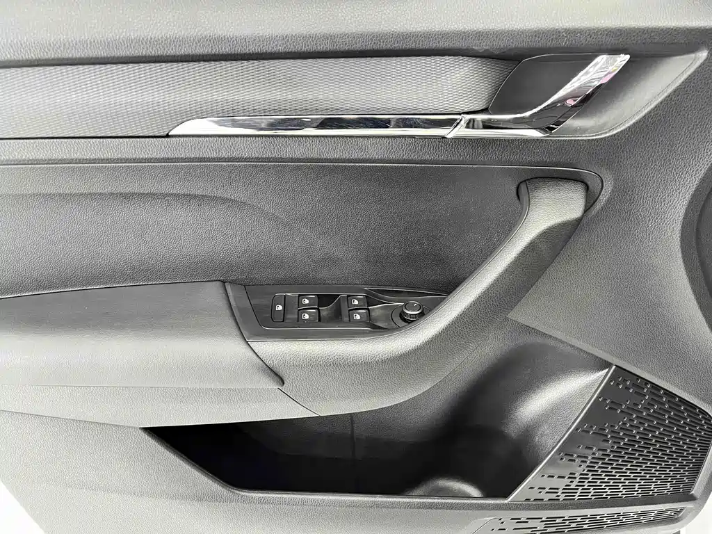 Skoda Kamiq 2023 — фото 8
