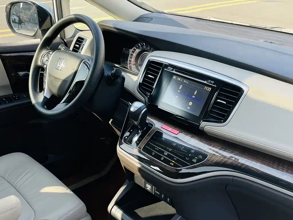 Honda Odyssey 2018 — фото 12