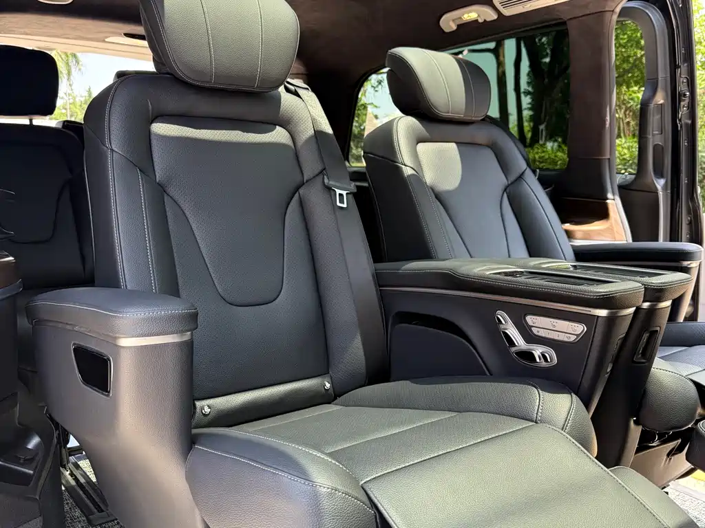 Mercedes-Benz V-Class 2022 — фото 16