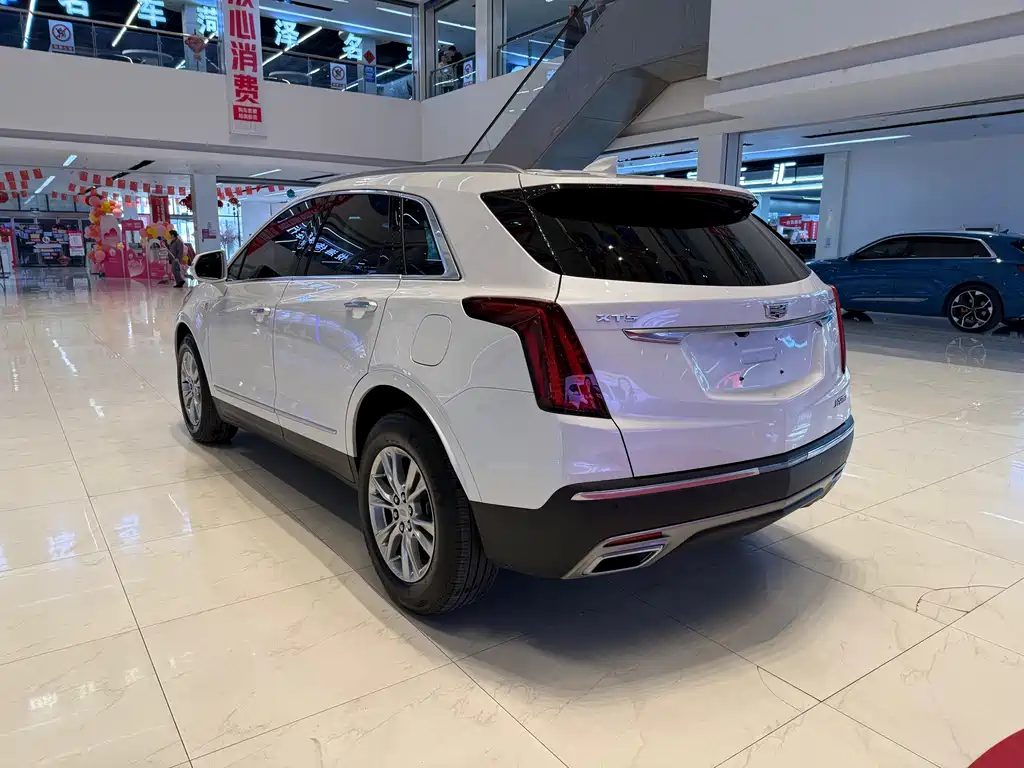 Cadillac XT5 2022 — фото 3