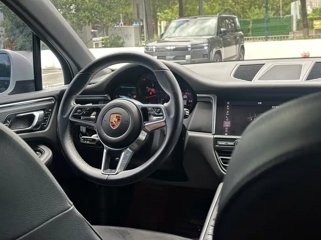 Porsche Macan 2019 — фото 13