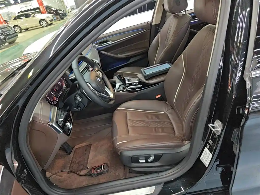 BMW 5 Series 2020 — фото 15