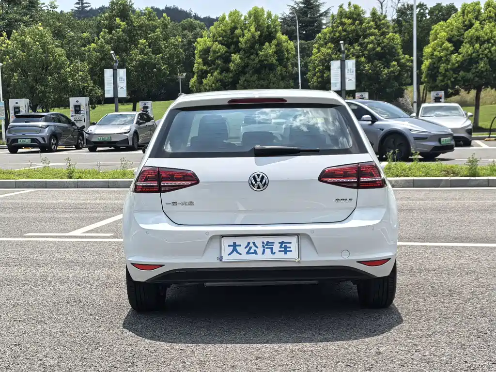 Volkswagen Golf 2017 — фото 11