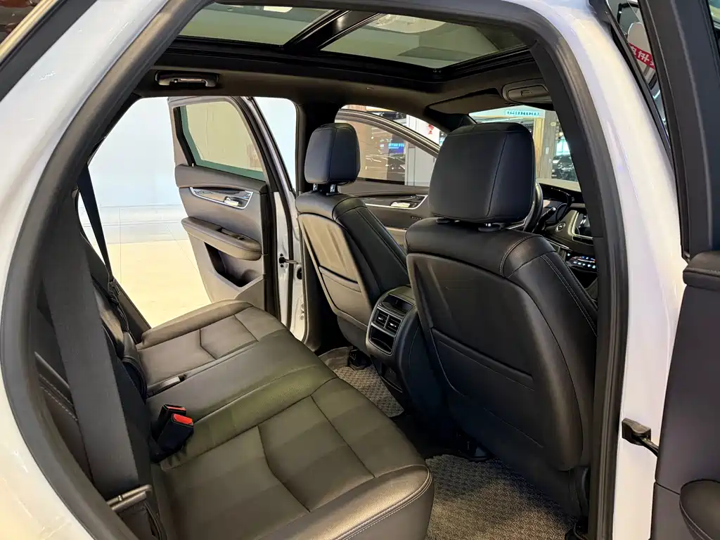 Cadillac XT5 2022 — фото 10