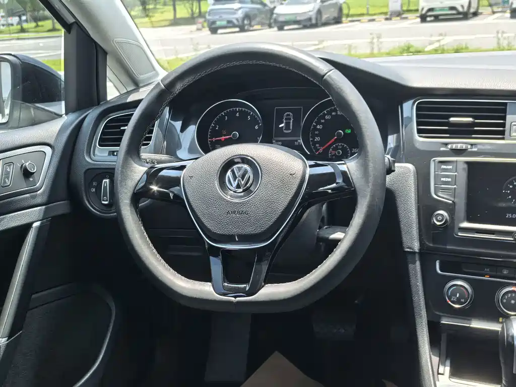 Volkswagen Golf 2017 — фото 10
