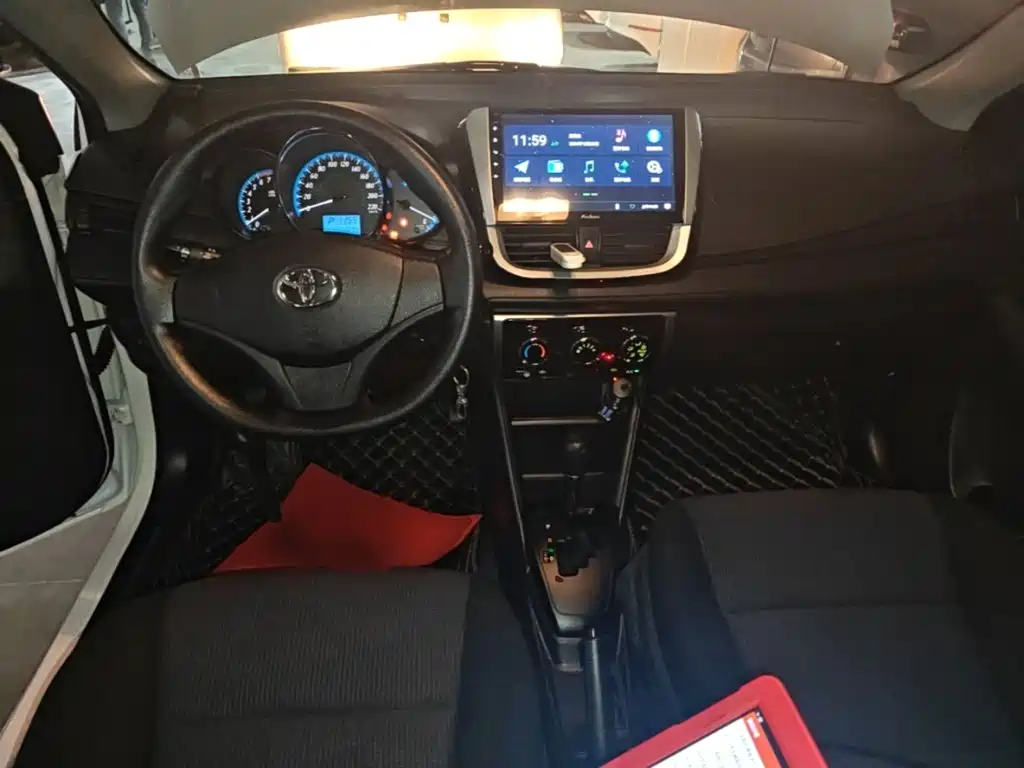 Toyota Yaris L 2019 — фото 10
