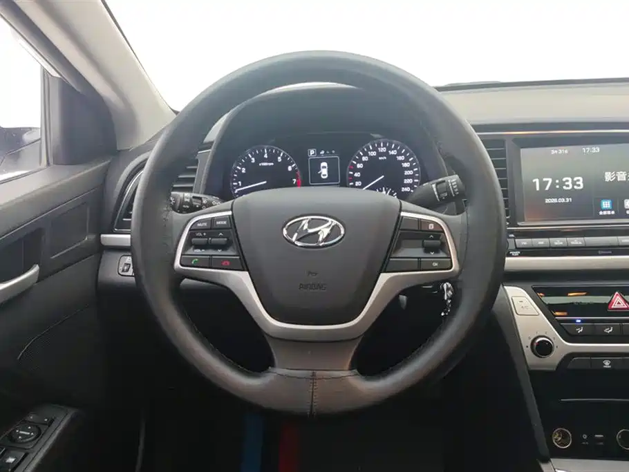 Hyundai Elantra 2018 — фото 15