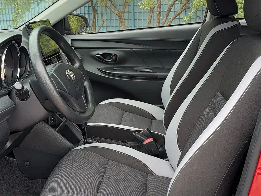 Toyota Yaris L 2020 — фото 7